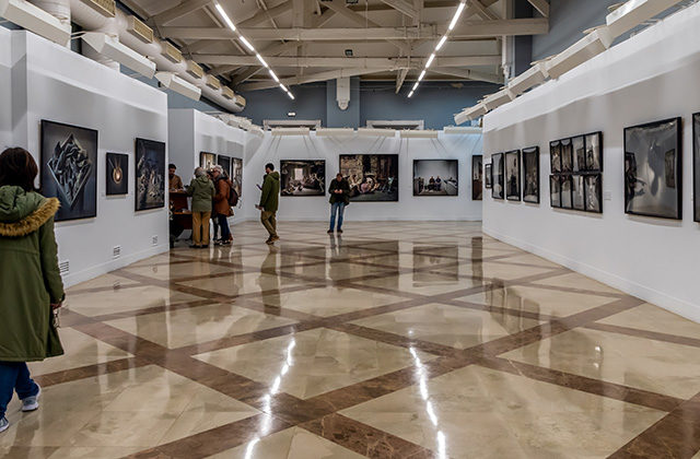 4:3 aspect ratio monitors for Museums & Exhibits